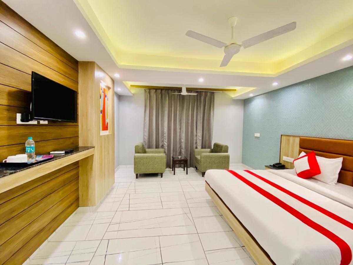 The Eleganza Hotel Jhajra Exterior photo