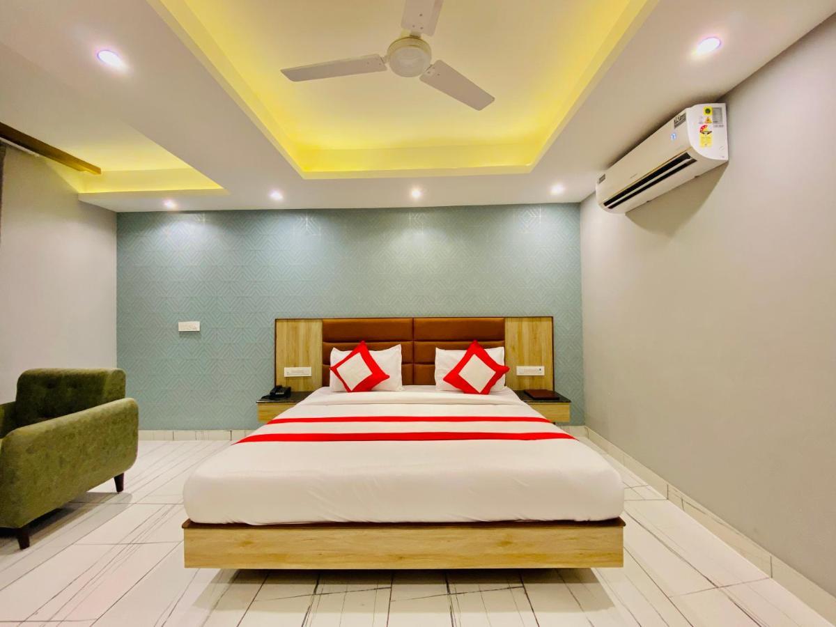 The Eleganza Hotel Jhajra Exterior photo