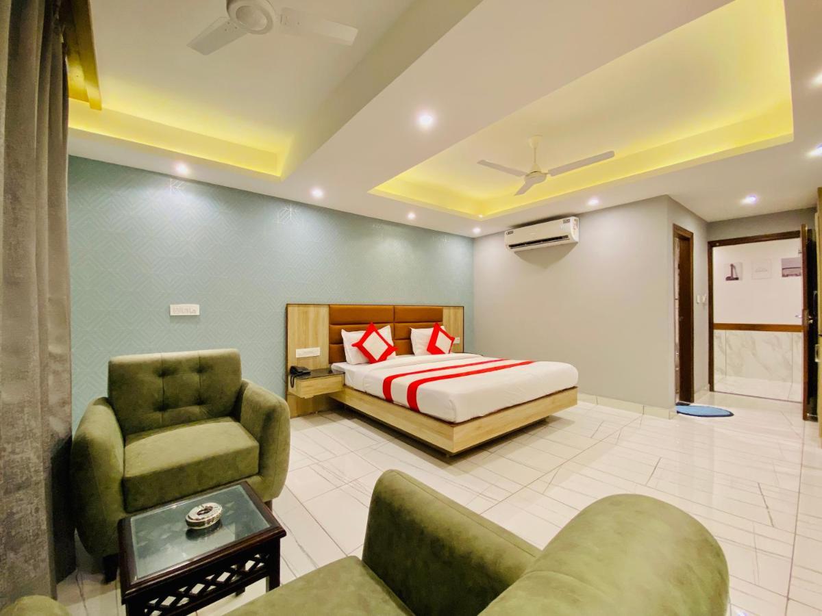 The Eleganza Hotel Jhajra Exterior photo