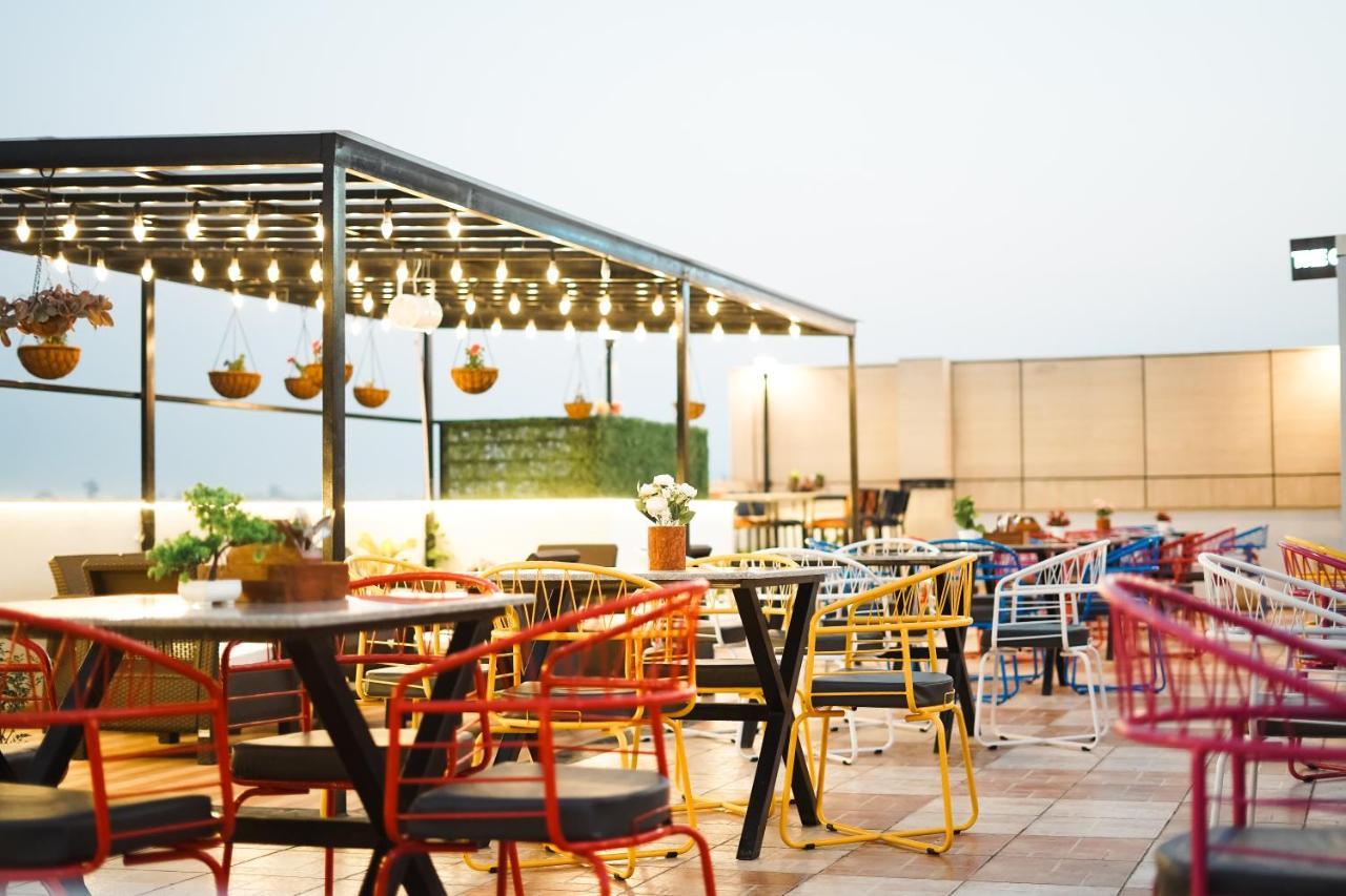 The Eleganza Hotel Jhajra Exterior photo